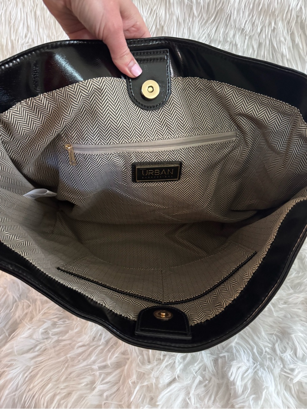 Urban Expressions Black Patent Shoulder Bag with Front Zip - Picture 4 of 5